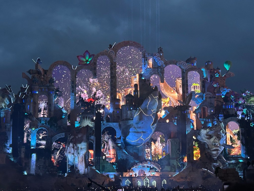 Tomorrowland: ovvero arrivare distrutti per ballare fino all’una di notte